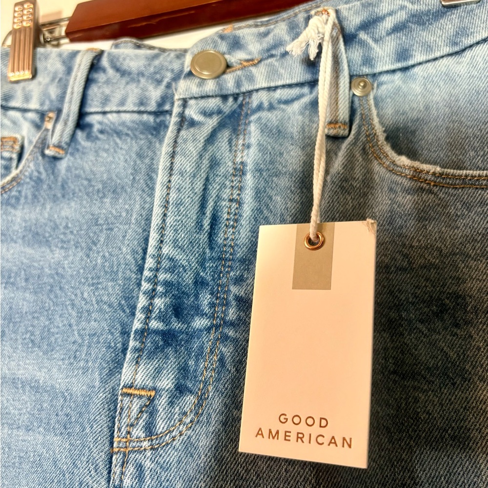 GOOD AMERICAN Weekender Distressed Straight Leg Jeans - Picture 9 of 10
